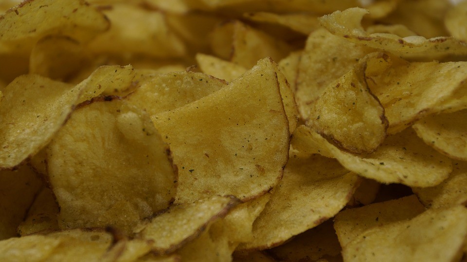 Chips économiques avec épluchures de pommes de terre